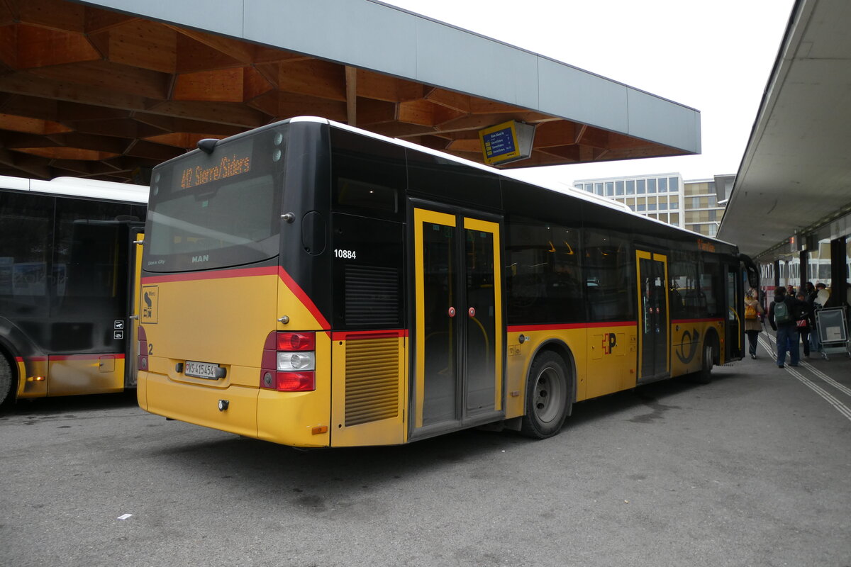 (283'596) - PostAuto Wallis - Nr. 2/VS 415'454/PID 10'884 - MAN (ex CarPostal Ouest; ex TMR Martigny) am 30. Dezember 2025 beim Bahnhof Sion