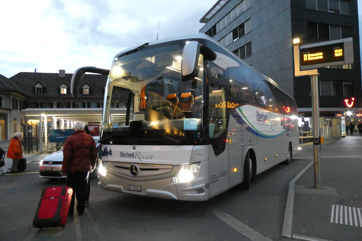 (283'682) - Oberland Reisen, Thun - Nr. 45/BE 70'064 - Mercedes am 2. Januar 2026 beim Bahnhof Thun (Allerletzte offizielle Fahrt von Oberland Reisen am Abend bei der R�ckkehr!)