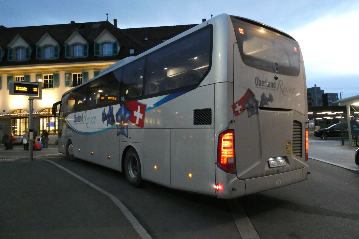 (283'683) - Oberland Reisen, Thun - Nr. 45/BE 70'064 - Mercedes am 2. Januar 2026 beim Bahnhof Thun (Allerletzte offizielle von Oberland Reisen am Abend bei der R�ckkehr!)