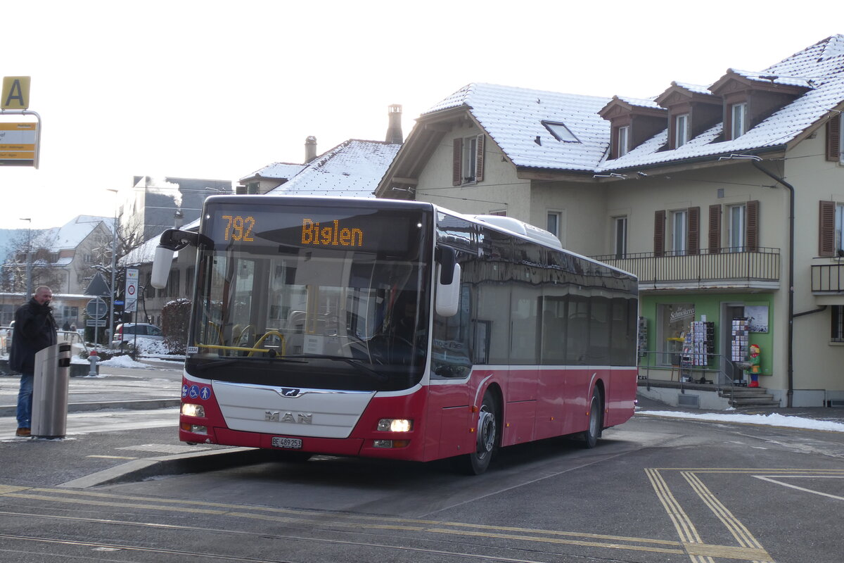 (283'722) - PostAuto Bern - BE 489'253/PID 12'334 - MAN (ex BE 535'079; ex Dr. Richard, A-Wien Nr. 1420) am 6. Januar 2026 beim Bahnhof Worb Dorf