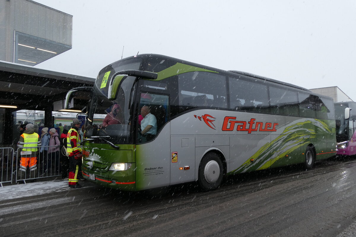 (283'830) - Gafner, Thun - Nr. 1/BE 34'105 - Mercedes am 10. Januar 2026 beim Bahnhof Frutigen