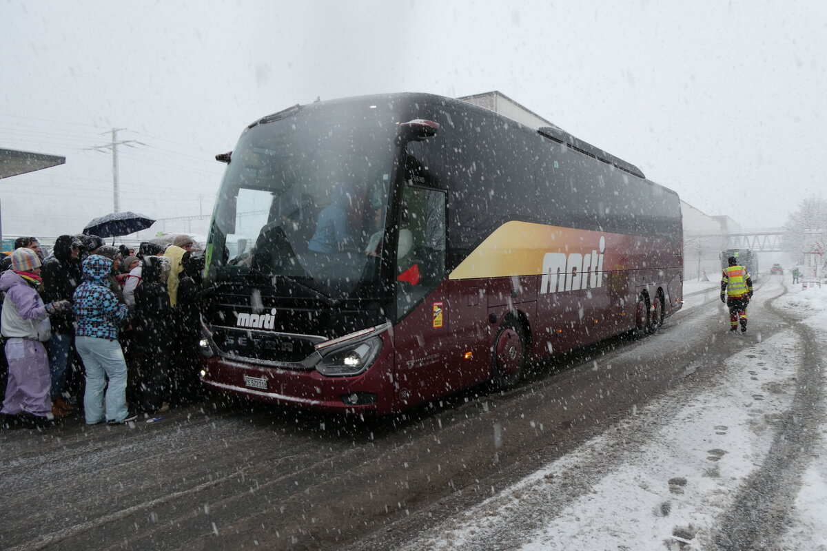 (283'866) - Marti, Kallnach - Nr. 18/BE 572'218 - Setra am 10. Januar 2026 beim Bahnhof Frutigen