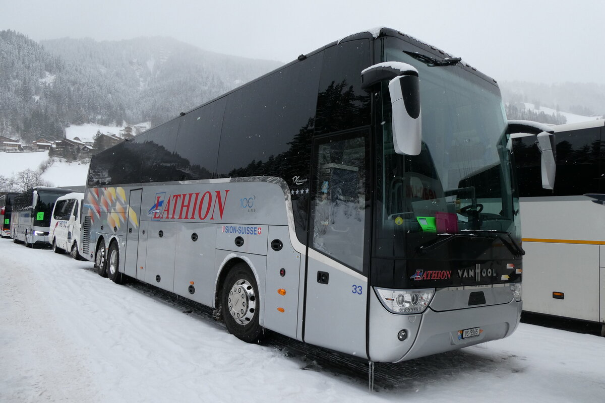 (284'043) - Lathion, Sion - Nr. 33/VS 3565 - Van Hool am 10. Januar 2026 in Adelboden, ASB