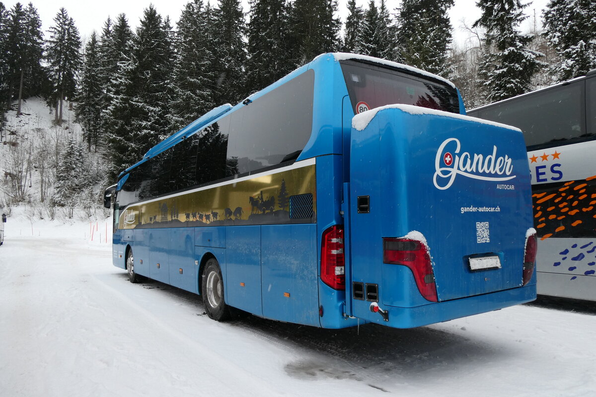 (284'049) - Gander - Ch�teau-d'Oex  VD 713 - Mercedes am 10. Januar 2026 in Adelboden, ASB