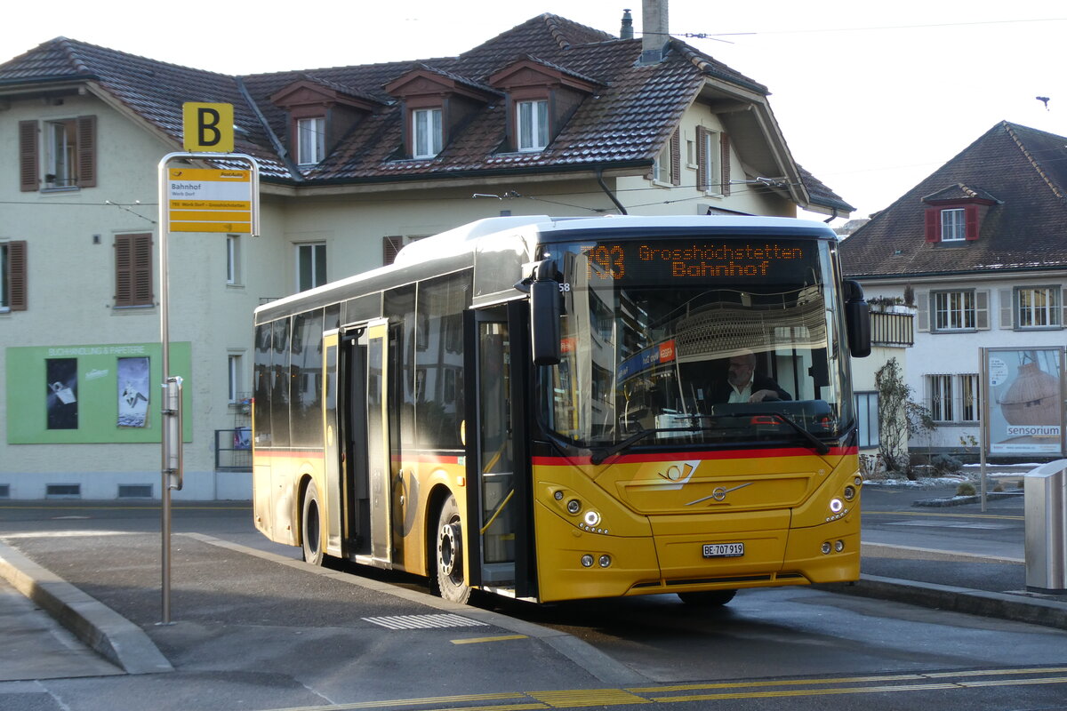 (284'137) - PostAuto Bern - BE 707'919/PID 11'458 - Volvo (ex K�bli, Gstaad) am 14. Januar 2026 beim Bahnhof Worb Dorf