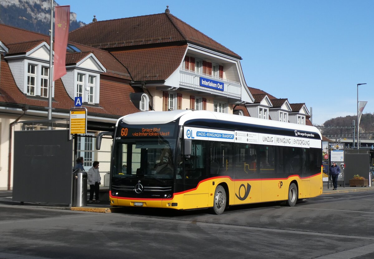 (284'334) - PostAuto Bern - BE 610'539/PID 12'128 - eMercedes am 24. Januar 2026 beim Bahnhof Interlaken Ost