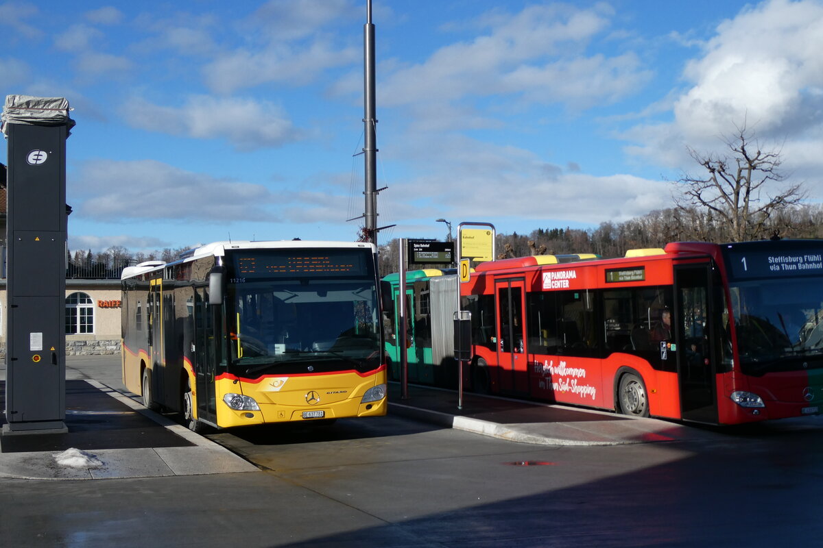 (284'364) - PostAuto Bern - BE 637'781/PID 11'216 - Mercedes am 26. Januar 2026 beim Bahnhof Spiez