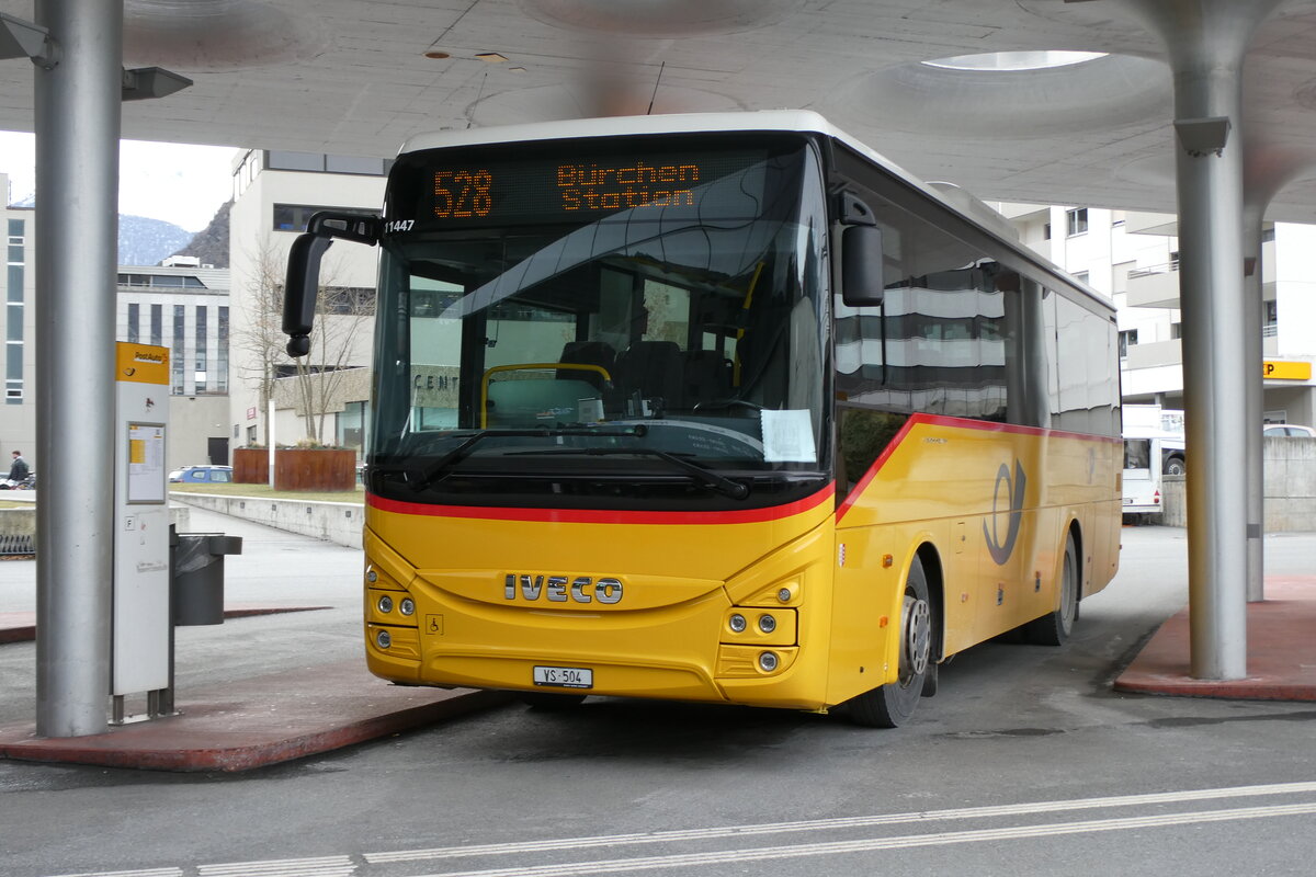 (284'403) - Autotour, Visp - VS 504/PID 11'447 - Iveco am 27. Januar 2026 beim Bahnhof Visp