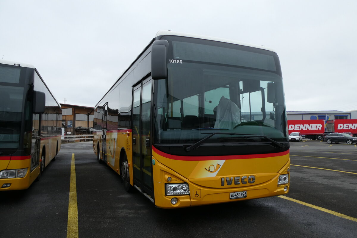 (284'525) - CarPostal Ouest - VD 450'928/PID 10'186 - Iveco (ex Faucherre, Moudon Nr. 311) am 31. Januar 2026 in Kerzers, Interbus