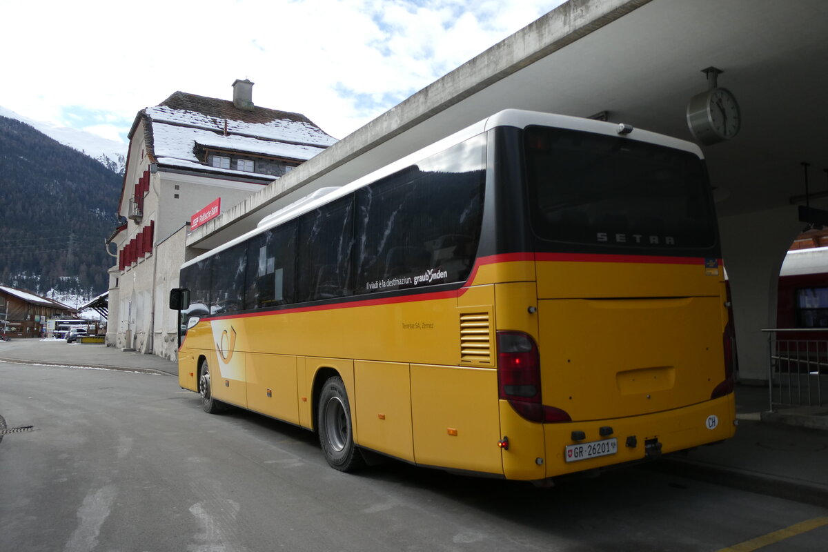 (284'798) - Terretaz, Zernez - GR 26'201/PID 5617 - Setra am 10. Februar 2026 beim Bahnhof Zernez