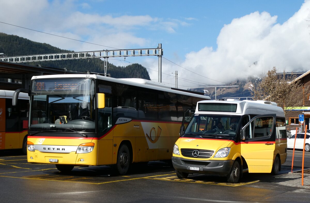 (285'155) - PostAuto Bern - BE 724'151/PID 5383 - Mercedes am 1. M�rz 2026 beim Bahnhof Gstaad
