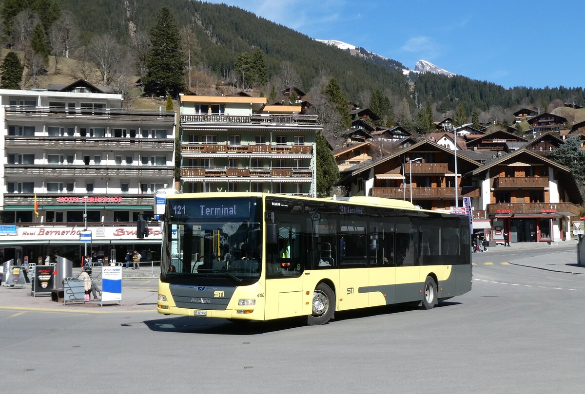 (285'354) - STI Thun - Nr. 400/BE 849'400 - MAN am 13. M�rz 2026 beim Bahnhof Grindelwald