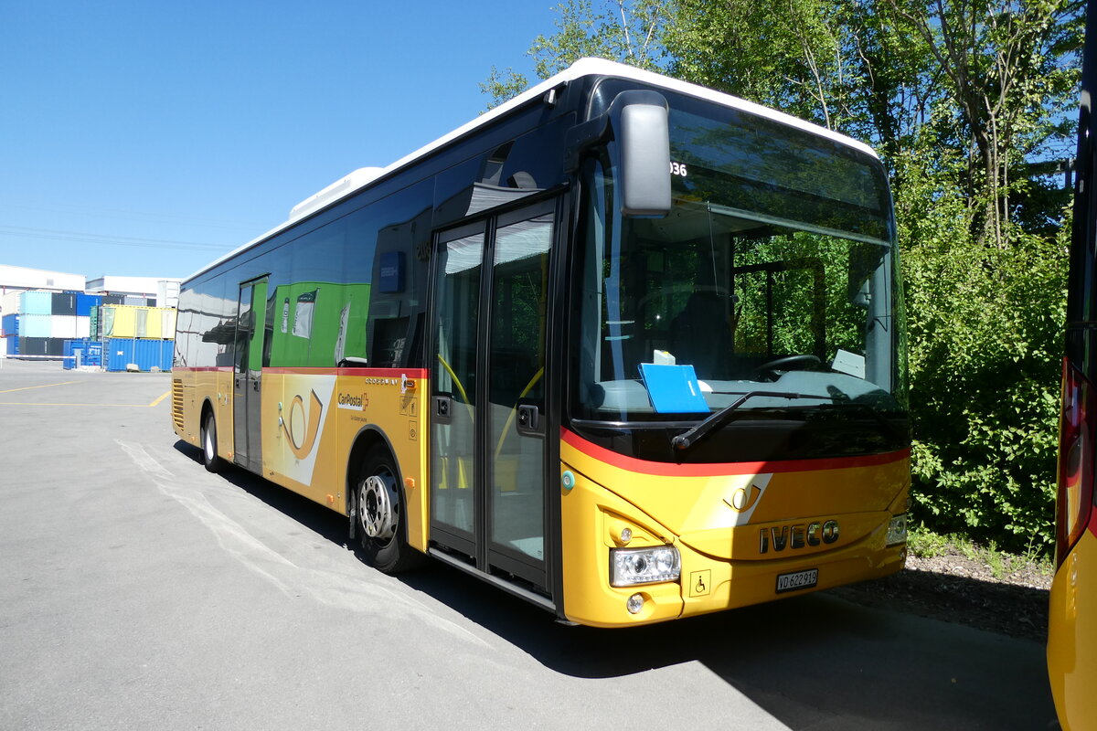 (286'441) - CarPostal Ouest - VD 622'919/PID 10'036 . Iveco (ex Faucherre, Moudon) am 25. April 2026 in Kerzers, Interbus