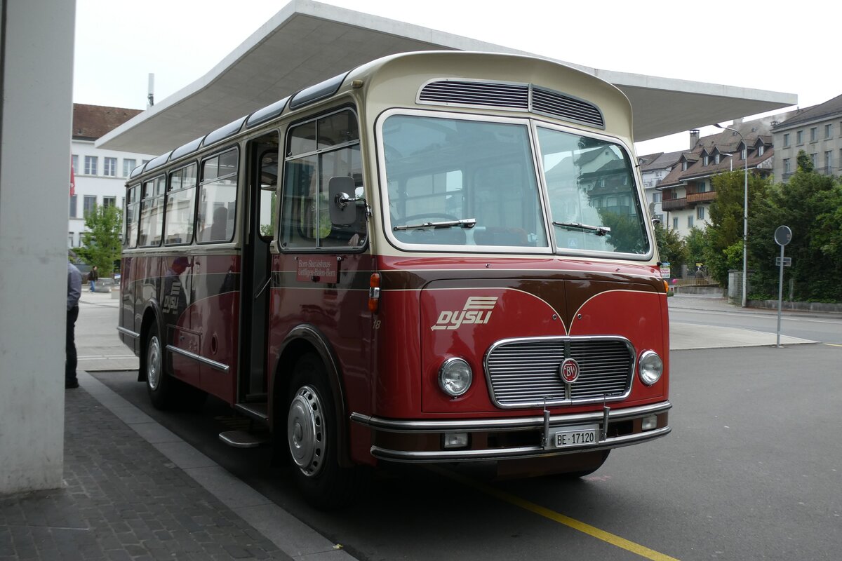 (286'856) - Dysli, Bern - Nr. 18/BE 17'120 - FBW/FHS (ex P 23'211; ex P 21'011) am 9. Mai 2026 beim Bahnhof Zofingen