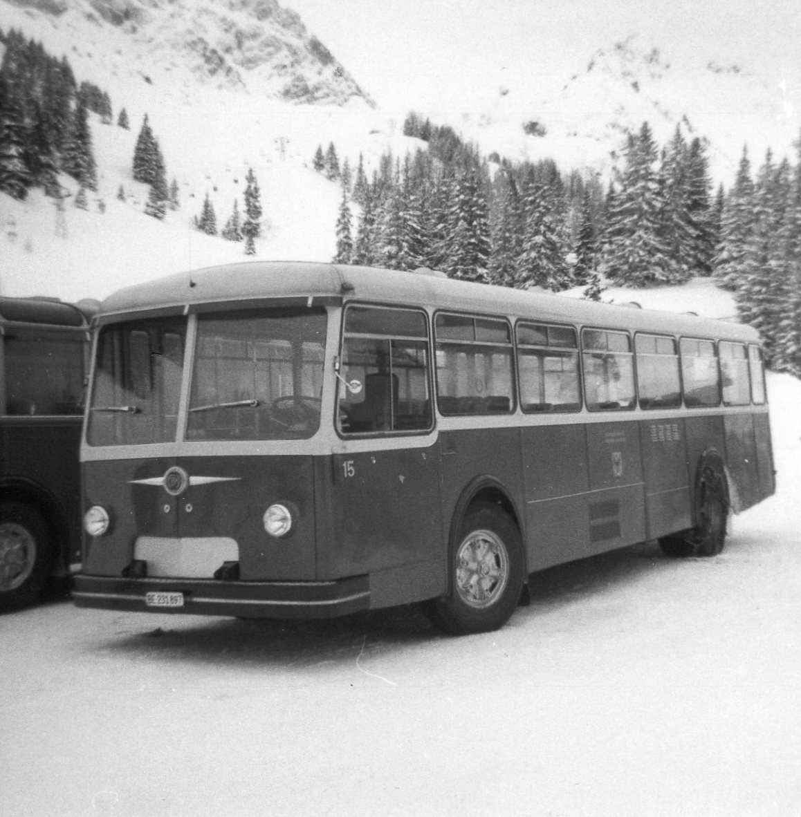 (8-04) - Aus dem Archiv: AFA Adelboden - Nr. 15/BE 231'897 - FBW/R&J (ex Morattel, S�deilles; ex P 25'504) im M�rz 1988 in Adelboden, Geils