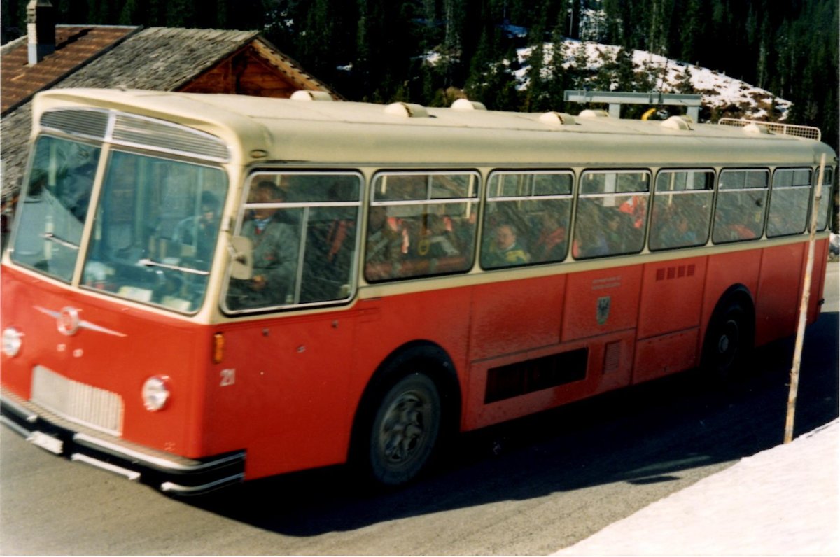(AA 05) - Aus dem Archiv: AFA Adelboden - Nr. 21/BE 345'173 - FBW/T�scher (ex P 25'508) am 25. Februar 1990 in Adelboden, Geilsstrasse