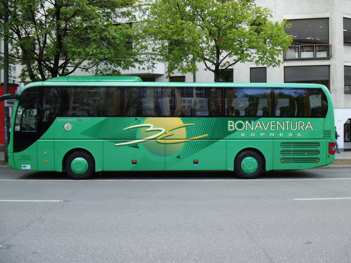 Aus Italien: Bonaventura Express, Badoere - MAN Lion's Coach am 9. April 2014 in M�nchen (Aufnahme: Martin Beyer)