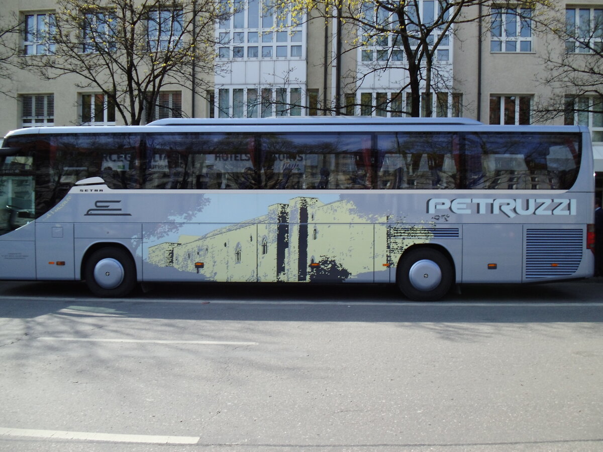 Aus Italien: Petruzzi, Lagopesole - Setra S 415 GT-HD am 26. M�rz 2014 in M�nchen (Aufnahme: Martin Beyer)