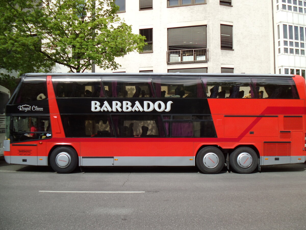 Aus Serbien: Barbados, Beograd - Neoplan Skyliner am 11. April 2014 in M�nchen (Aufnahme: Martin Beyer)