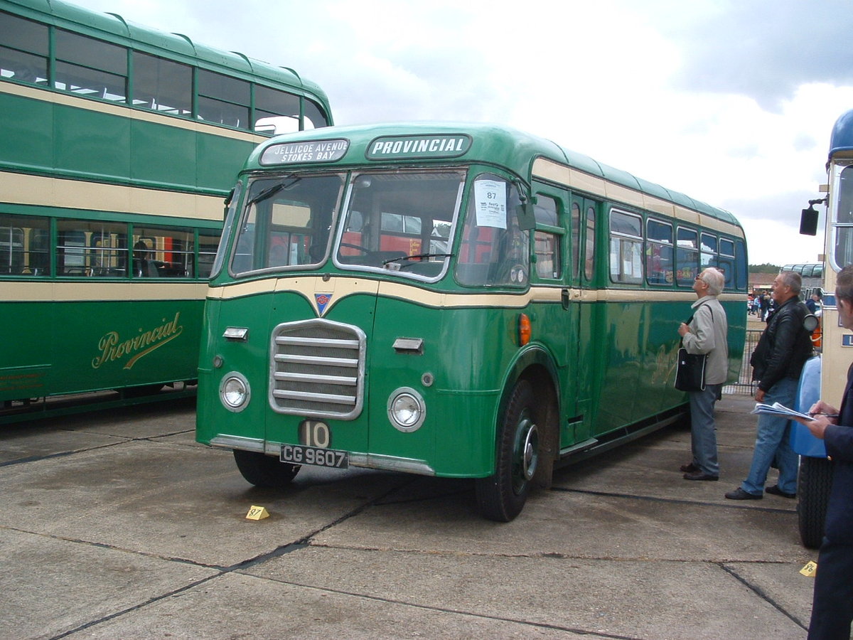 CG 9607
1934 AEC Regal 4
1962 (rebody) GFOC FB35F
Gosport & Fareham Omnibus Company.

Duxford, 28th September 2003