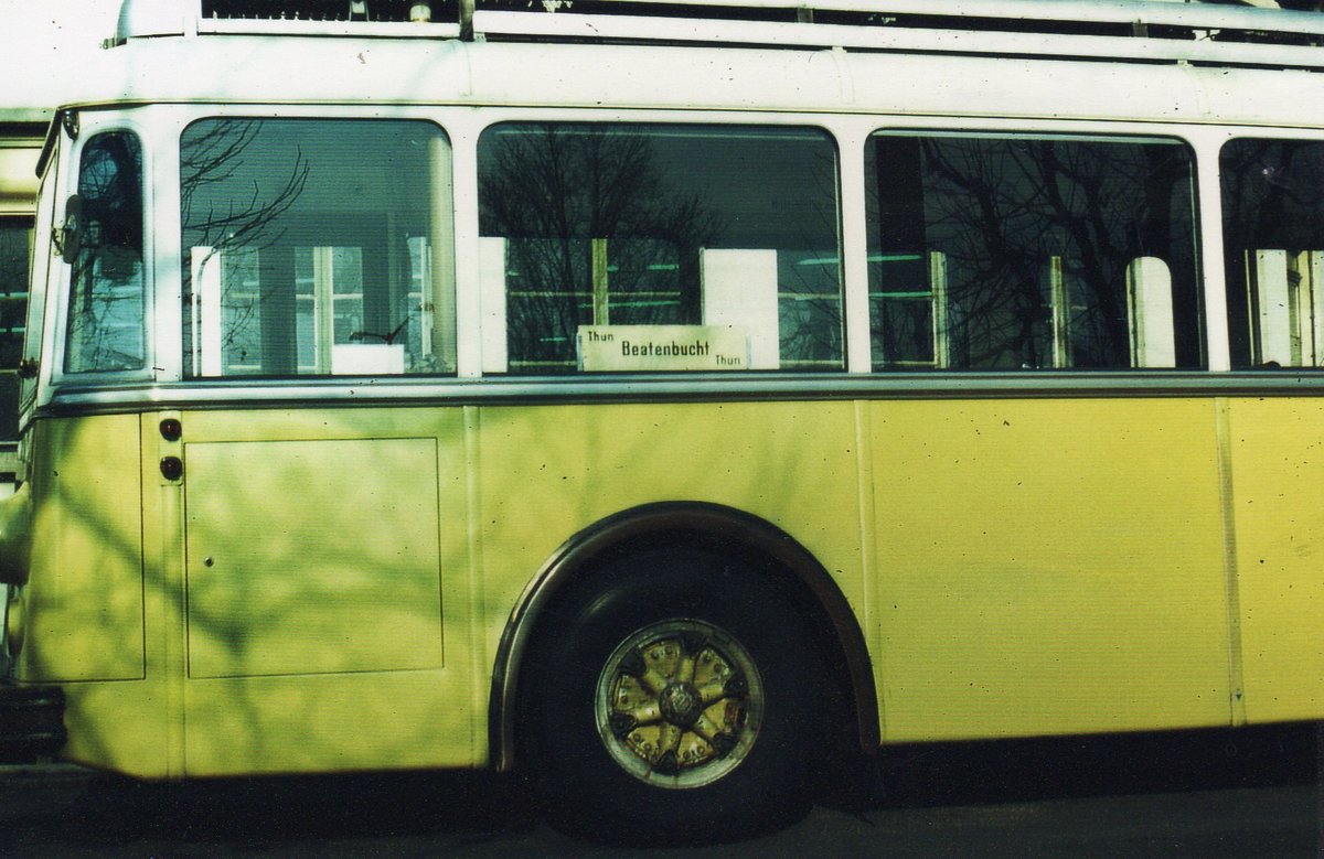(D 004) - Aus dem Archiv: STI Thun - Nr. 7 - Berna/Gangloff Trolleybus im Jahr 1982 bei der Schiffl�ndte Thun