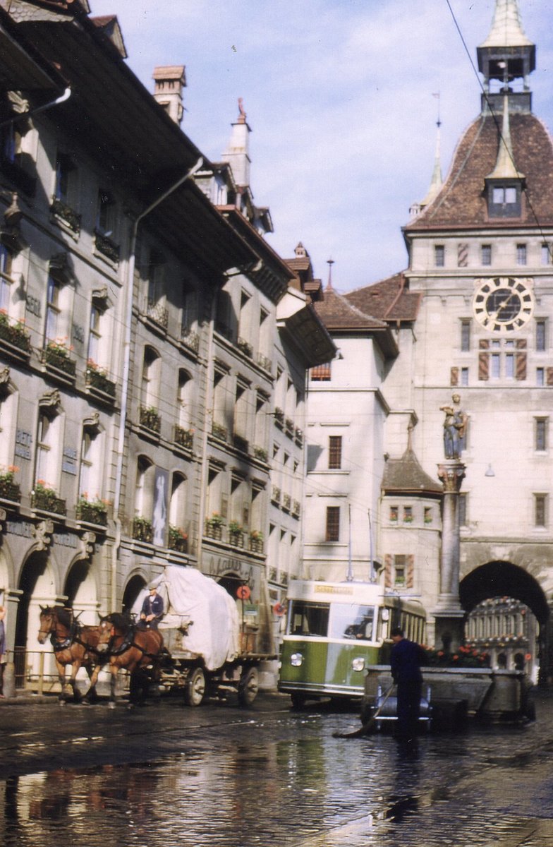 (D 058) - Aus dem Archiv: SVB Bern - Nr. 5 - Saurer/Gangloff Trolleybus am 15. Juni 1959 in Bern, K�figturm