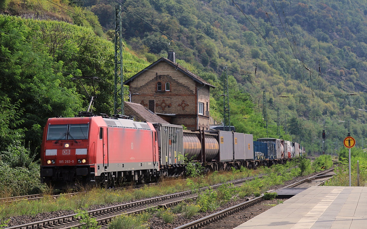 DB 185 283-9 mit einem Bertschi Zug in Kaub am Rhein. 14.09.2021