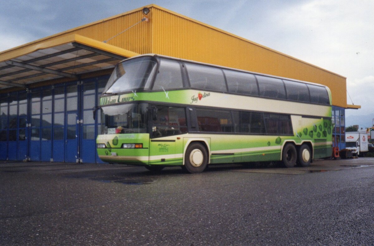 (E 217) - Aus dem Archiv: Dinic, Thun - BE 351'670 - Neoplan (ex Sommer, Gr�nen) am 27. Juli 2003 in Uetendorf, Allmend