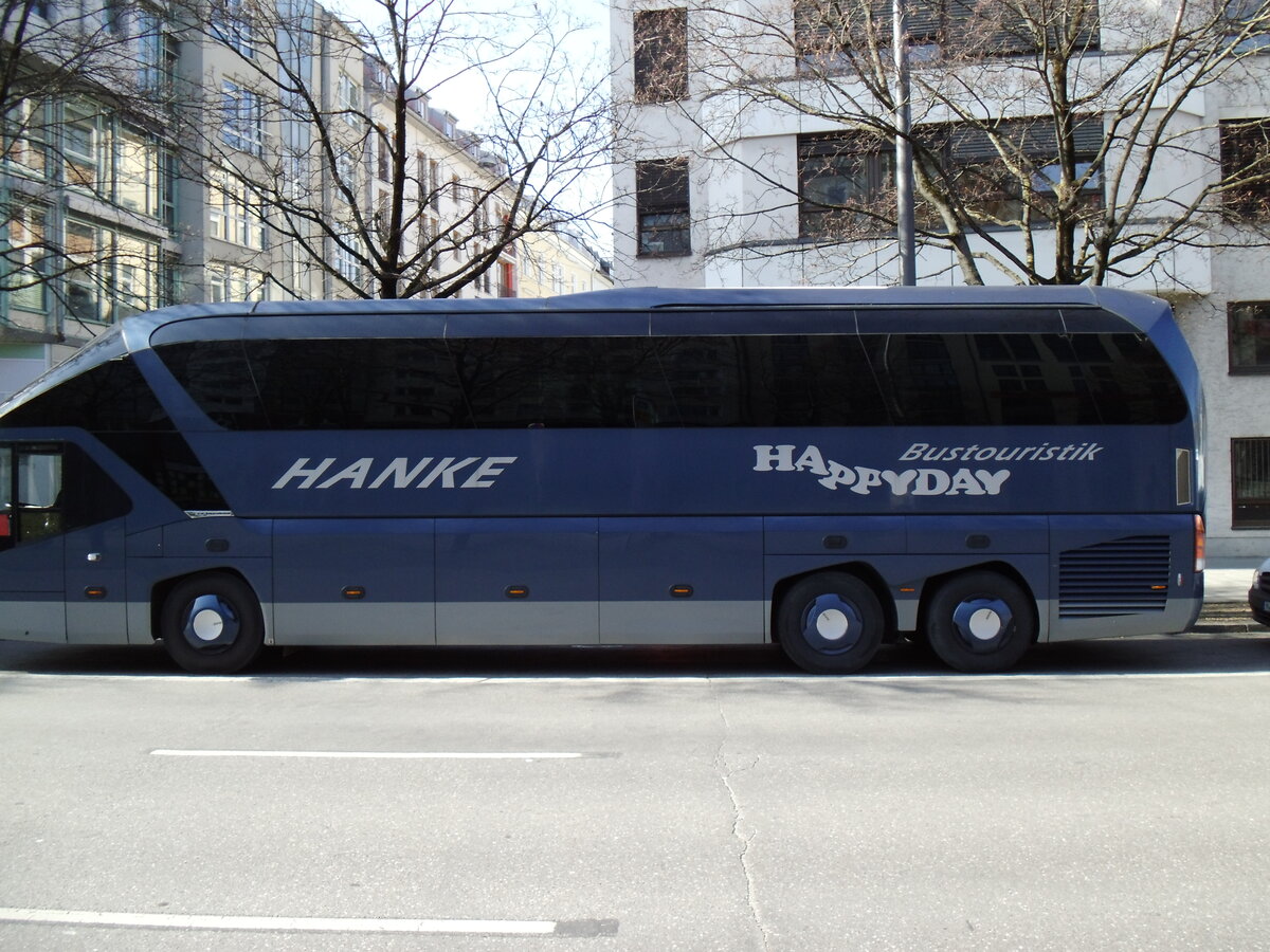 Hanke, Niderwiesa - Neoplan Starliner am 10. M�rz 2014 in M�nchen (Aufnahme: Martin Beyer)