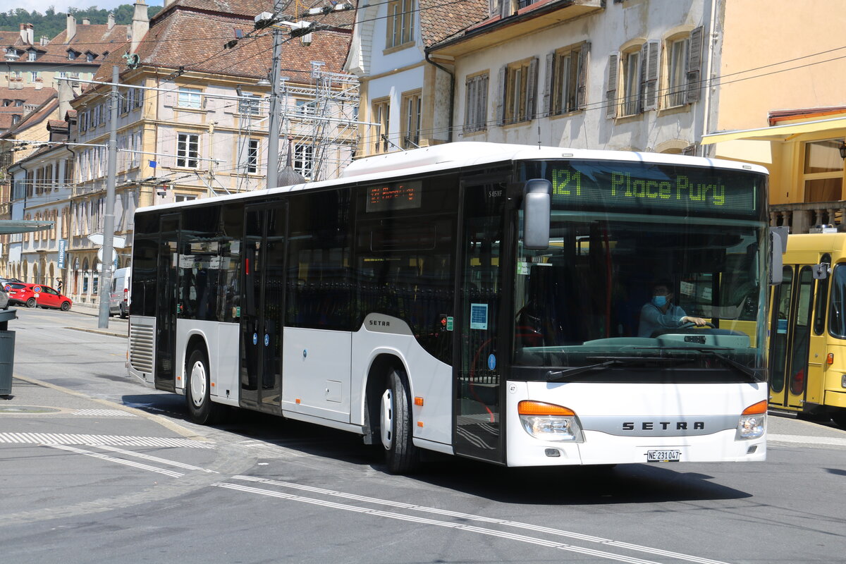 Interbus, Yverdon - Nr. 47/NE 231'047 - Setra am 10. Juli 2021 in Neuch�tel, Place Pury (Einsatz CarPostal; Aufnahme: Martin Beyer) 