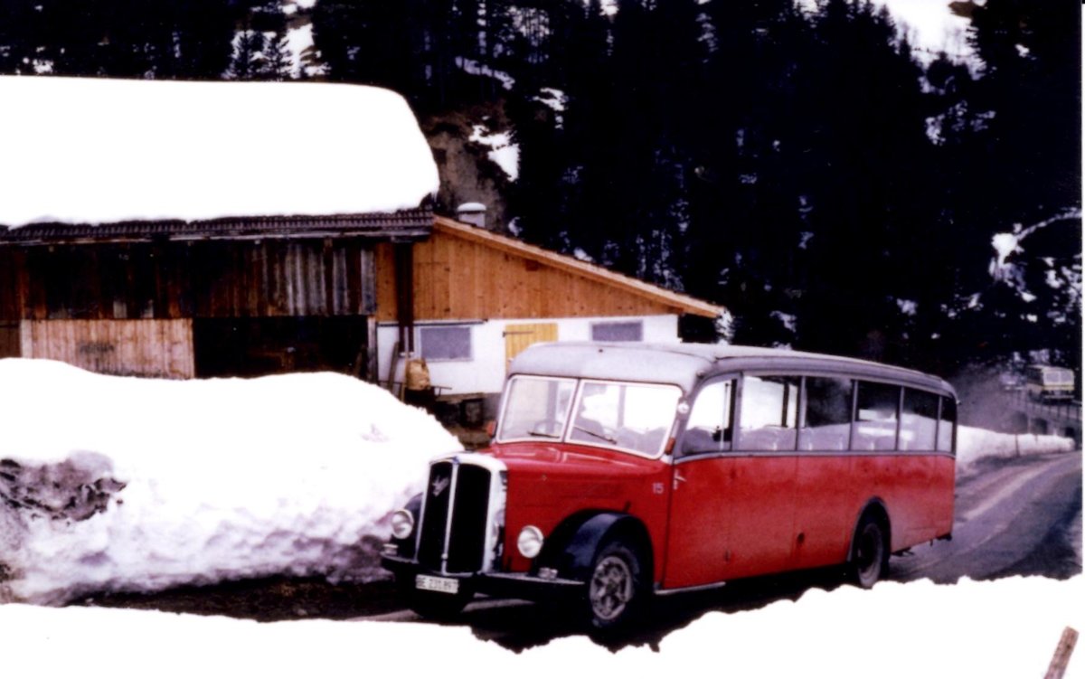 (MD185) - Aus dem Archiv: AFA Adelboden - Nr. 15/BE 231'897 - Saurer/Saurer (ex P 23'052; ex P 2076) um 1975 in Adelboden, Reh�rti