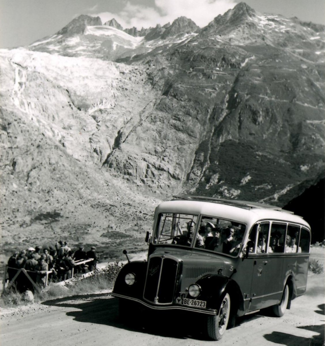 (MD206) - Aus dem Archiv: ASKA Aeschi - Nr. 3/BE 26'723 - Saurer/Hess um 1945 oberhalb Gletsch