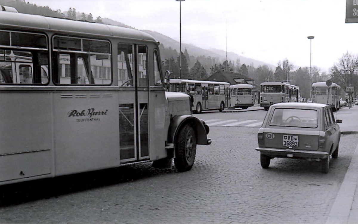 (MD233) - Aus dem Archiv: Burri, Teuffenthal - BE 26'725 - Saurer/R&J um 1974 beim Bahnhof Thun