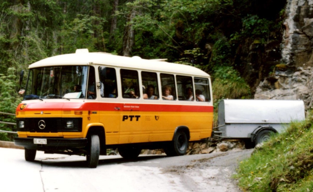 (MD235) - Aus dem Archiv: Geiger, Adelboden - Nr. 10/BE 90'275 - Mercedes im Oktober 1992 in Kiental, Tschingel