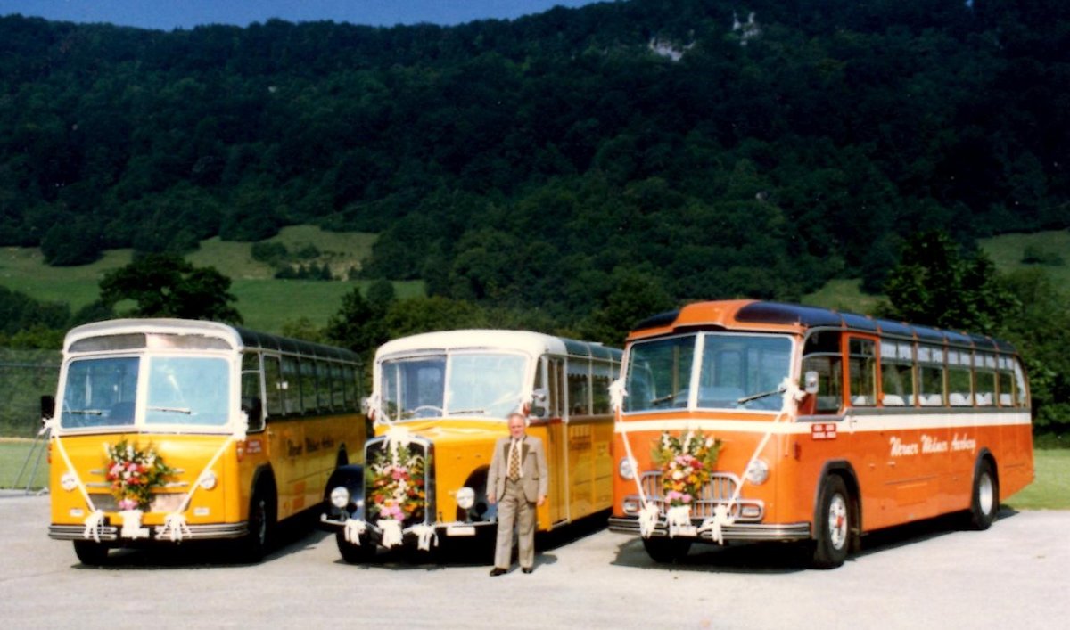 (MD274) - Aus dem Archiv: Widmer, Aarburg - AG 14'518 - Saurer/Saurer (ex Diethelm, Z�rich; ex P 24'133) + AG 19'943 - Berna/R&J (ex Gutjahr, Pfungen; ex AOE Langnau Nr. 19; ex SER Langnau Nr. 19) + AG 226'024 - FBW/FHS (ex AAGU Altdorf Nr. 5) um 1990 