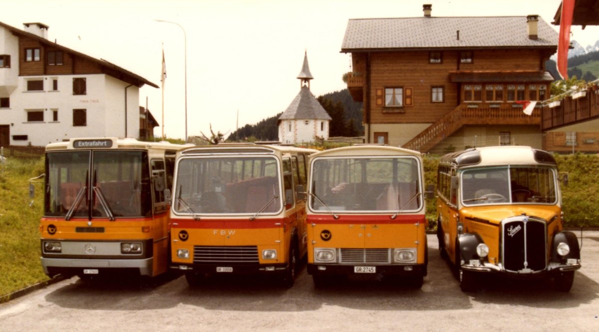 (MD306) - Aus dem Archiv: Bearth, Brigels - Nr. 3/GR 27'600 - Mercedes/Lauber + Nr. 4/GR 33'558 - FBW/Gangloff (ex P 24'176) + Nr. 2/GR 2745 - FBW/T�scher + Nr. 1 - Saurer/Krapf (ex P 22'060; ex Tscharner, Thusis) im Jahr 1984 in Brigels