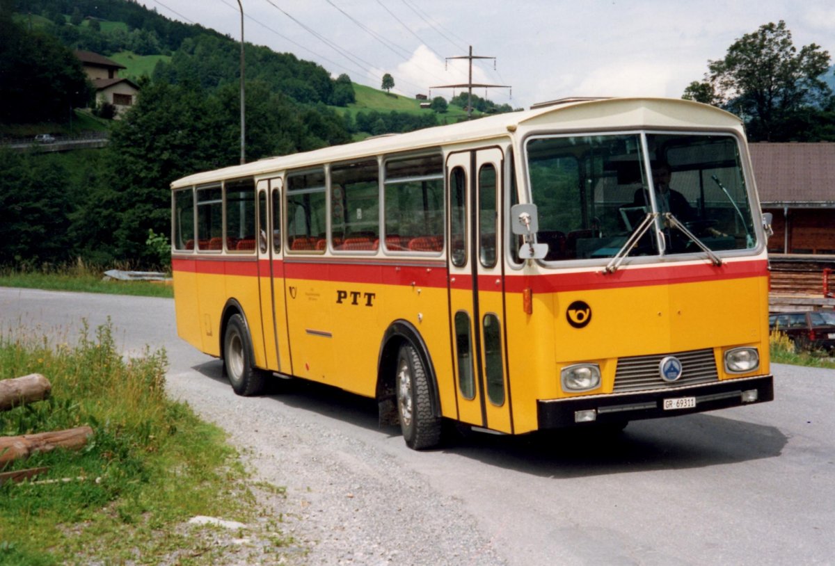 (MD319) - Aus dem Archiv: Vogt, Serneus - Nr. 11/GR 69'311 - Saurer/T�scher (ex P 24'600) Juli 1992