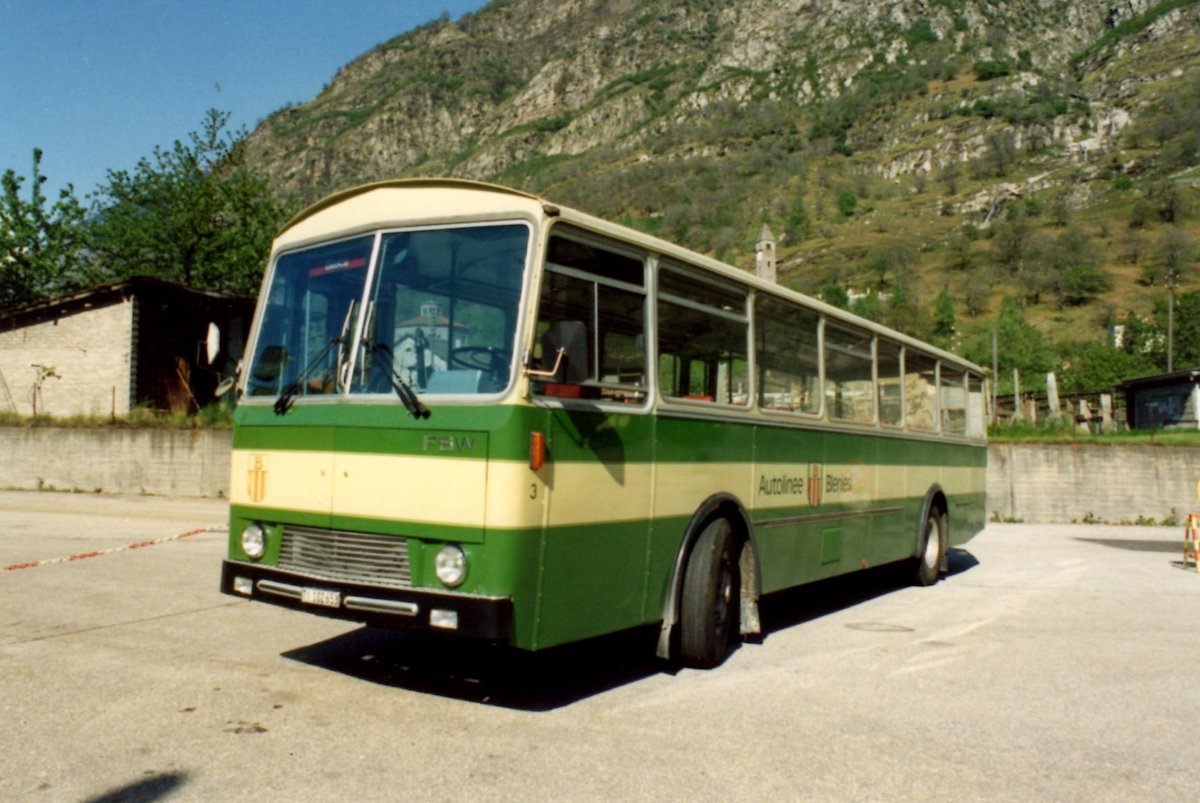 (MD411) - Aus dem Archiv: ABl Biasca - Nr. 3/TI 102'653 - FBW/T�scher im Juli 1989 in Biasca, Garage
