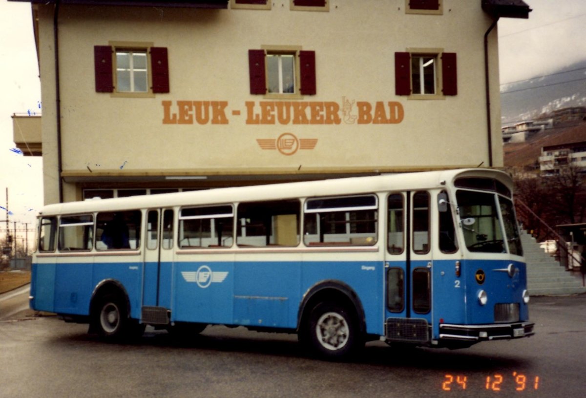 (MD436) - LLB Susten - Nr. 2/VS 38'002 - Saurer/T�scher am 24. Dezember 1991 in Leuk, Garage