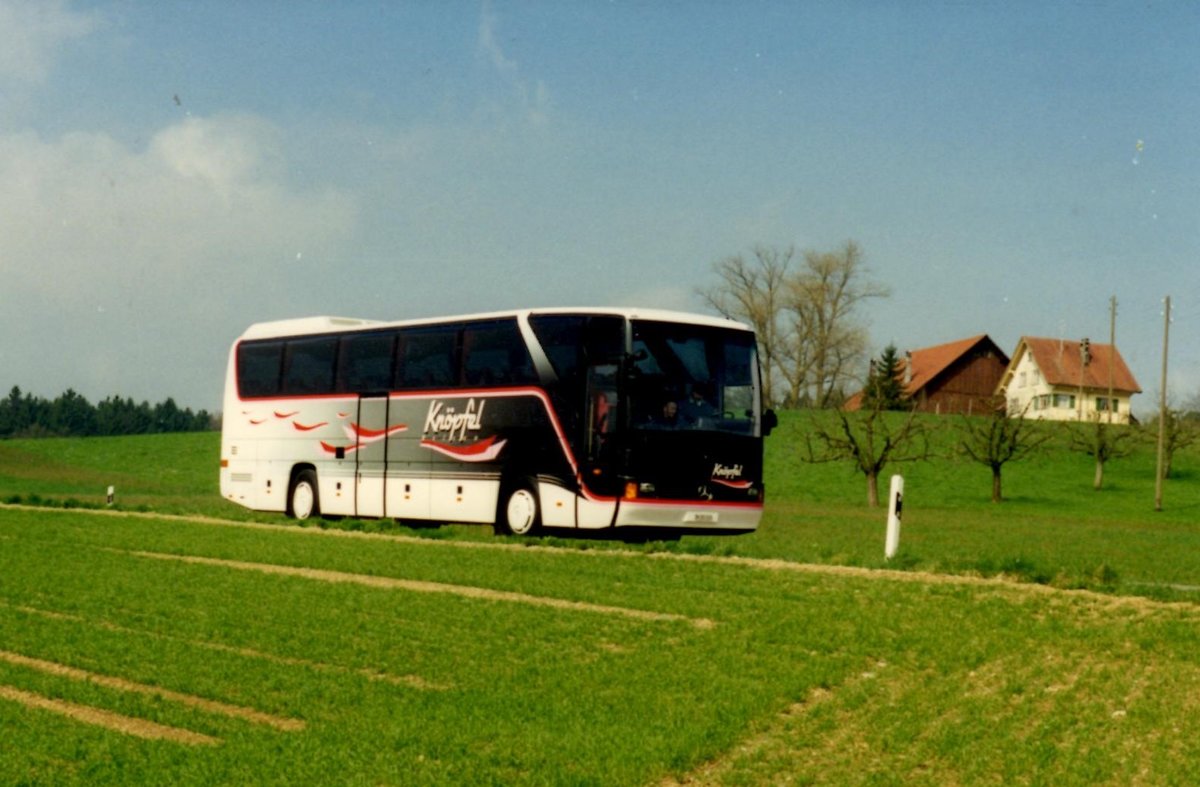 (MD471) - Aus dem Archiv: Kn�pfel, Dinhard - ZH 383'323 - Mercedes im April 1997
