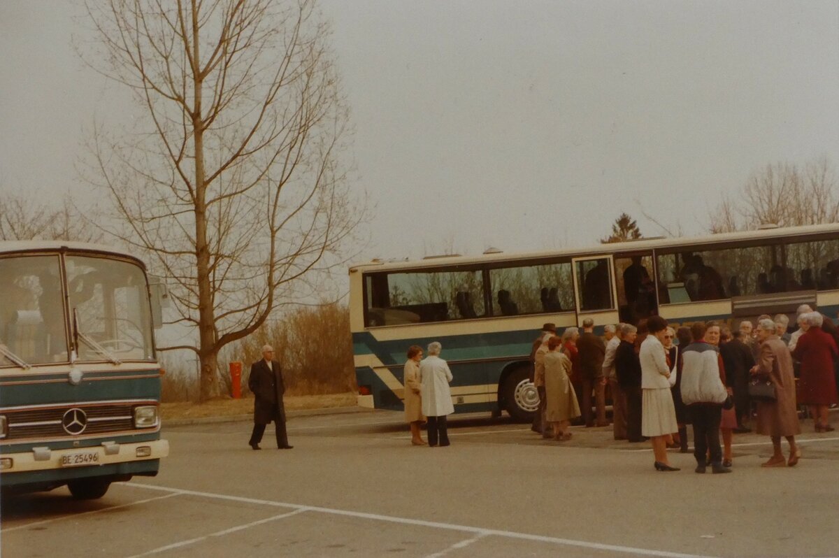 (MD488) - Aus dem Archiv: AOE Langnau - BE 25'496 - Mercedes + Nr. 16/BE 351'492 - Mercedes/R&J im Jahr 1984