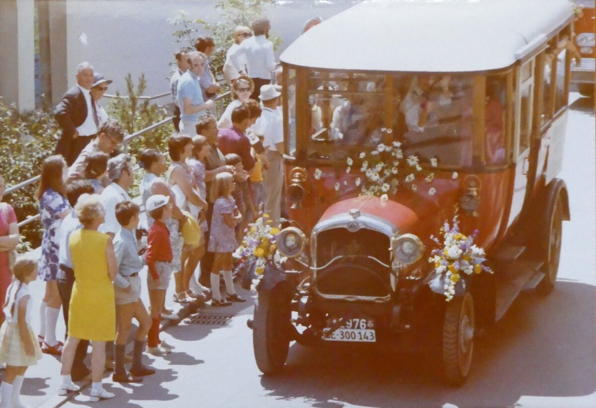 (MD515) - Aus dem Archiv: Dillier, Sarnen - BE 300'143 - Saurer/Saurer am 23. Juli 1972 in Adelboden
