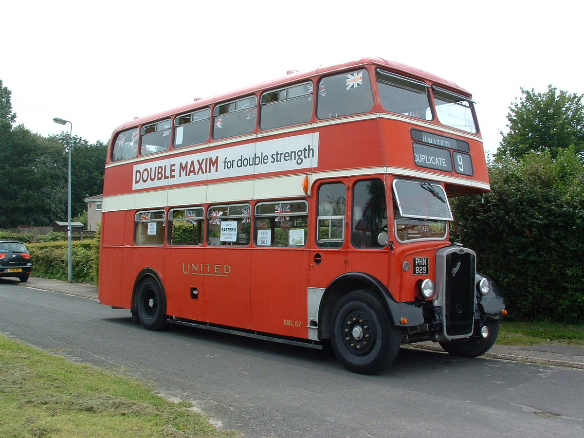 PHN 829
1952 Bristol KSW6B
ECW L27/28R
United Automobile Services, Darlington, County Durham, England.
New to United as fleet number BBL67.

Photo taken 15th August 2012, Newton Aycliffe, County Durham, England.