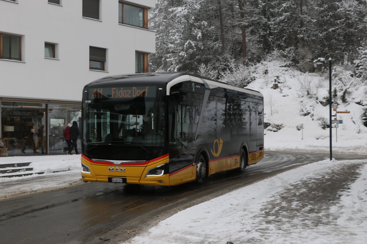 PostAuto Graub�nden - GR 187'349/PID 12'105 - eMAN am 11. Januar 2025 in Flims (Aufnahme: Martin Beyer)
