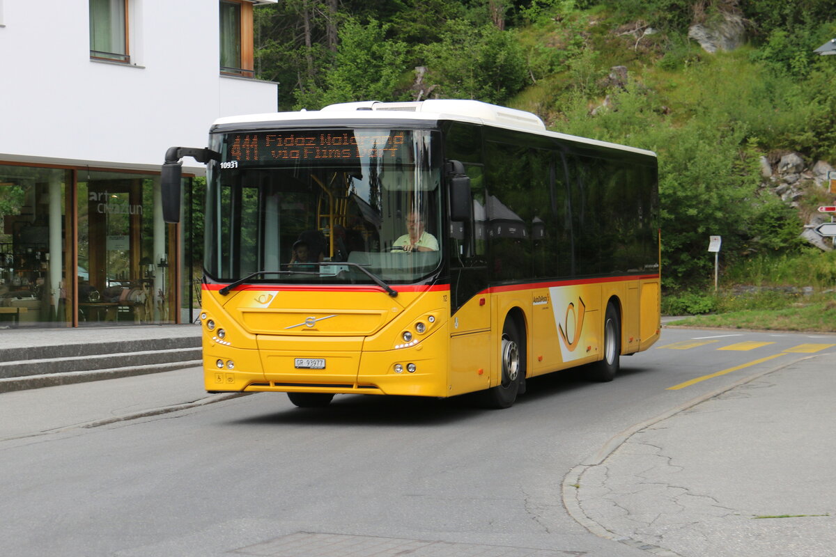 PostAuto Graub�nden - Nr. 12/GR 93'977/PID 10'931 - Volvo (ex Fontana, Ilanz Nr. 12) am 8. Juli 2023 in Flims (Aufnahme: Martin Beyer)