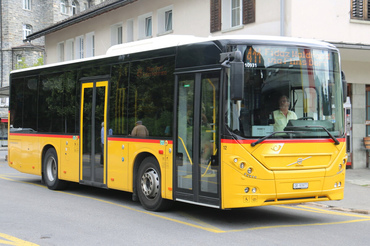 PostAuto Graub�nden - Nr. 12/GR 93'977/PID 10'931 - Volvo (ex Fontana, Ilanz Nr. 12) am 8. Juli 2023 in Flims (Aufnahme: Martin Beyer)
