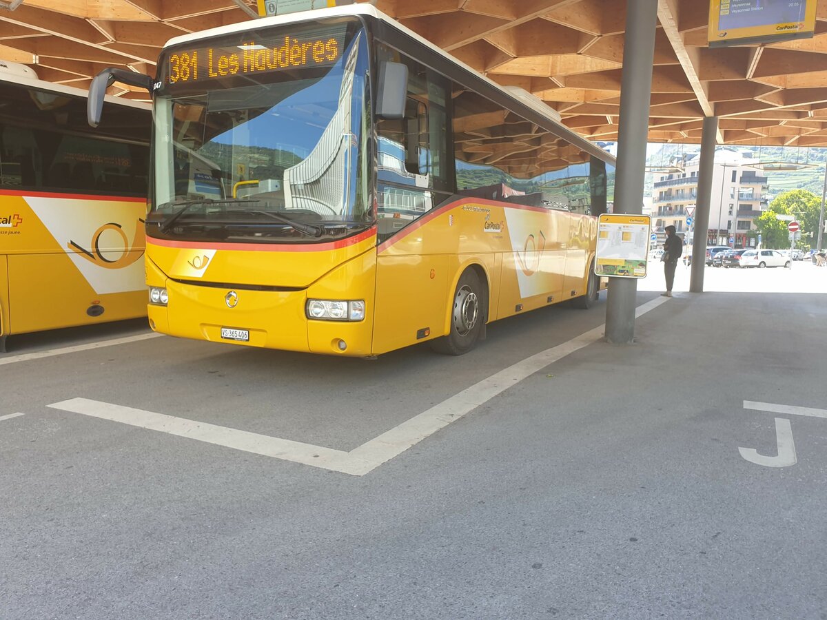 Postauto Wallis - Nr. 16/VS 365'406 - PID 5047 - Irisbus le 2 juillet 2022 � Sion, gare