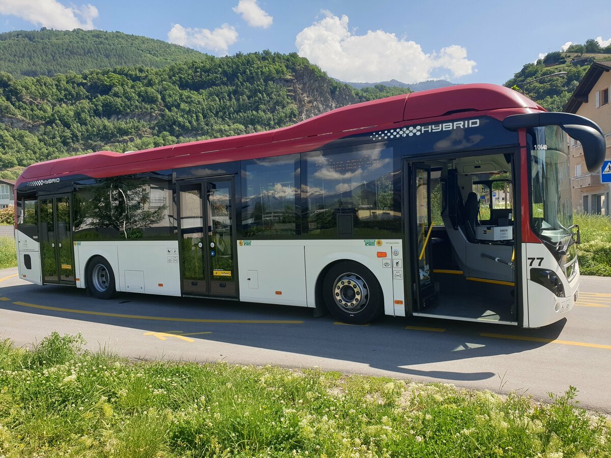 Postauto Wallis - Nr. 77/VS 459'800 - PID 10640 - Volvo le 21 juin 2022 � Aproz, Village