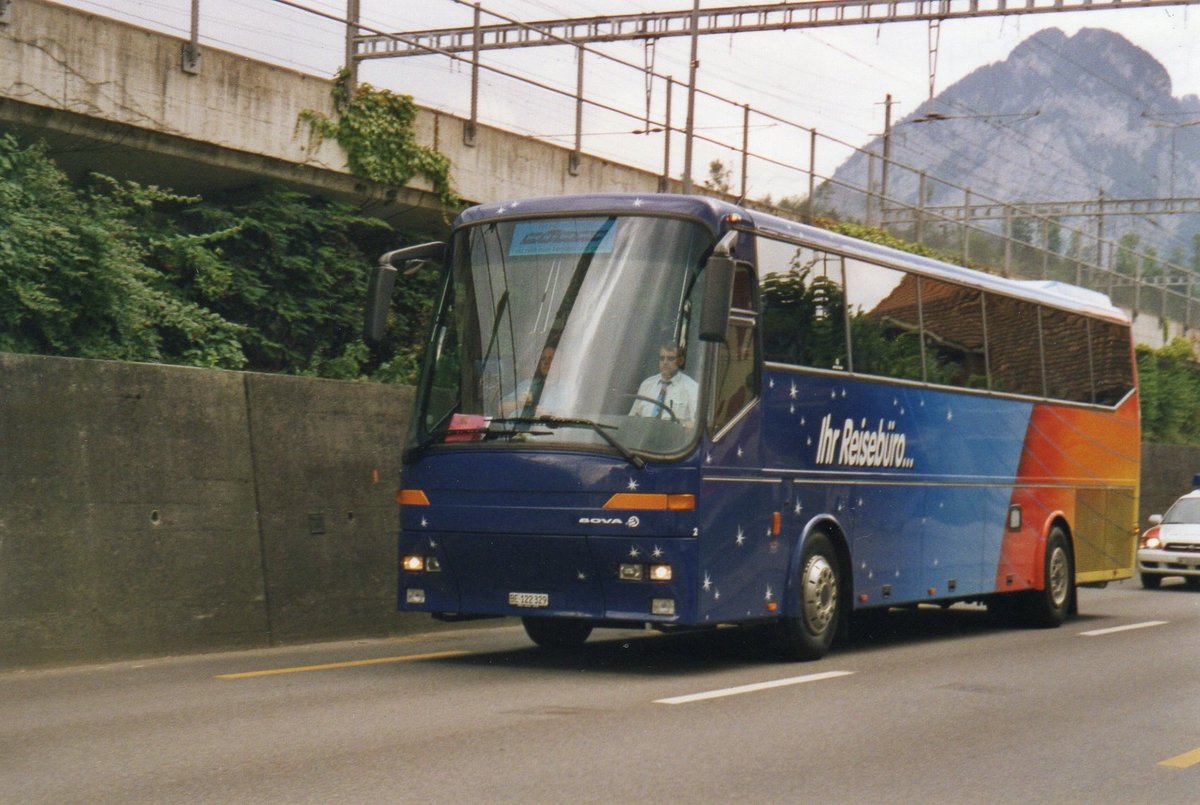 (R 2327) - Aus dem Archiv: B�rki, Sch�nb�hl - Nr. 2/BE 122'329 - Bova am 14. Juni 2003 in Spiez, Thunstrasse