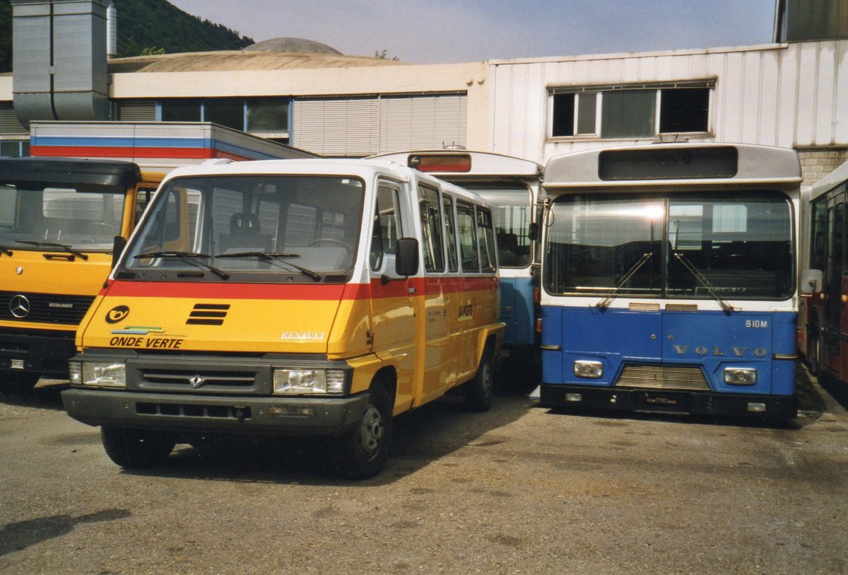 (R 2405) - Aus dem Archiv: CarPostal Jura-Jura bernois-Neuch�tel - Renault + TPF Fribourg - Nr. 371 - Volvo/Hess (ex TF Fribourg Nr. 71) am 27. Juni 2003 in Biel, Rattinbus